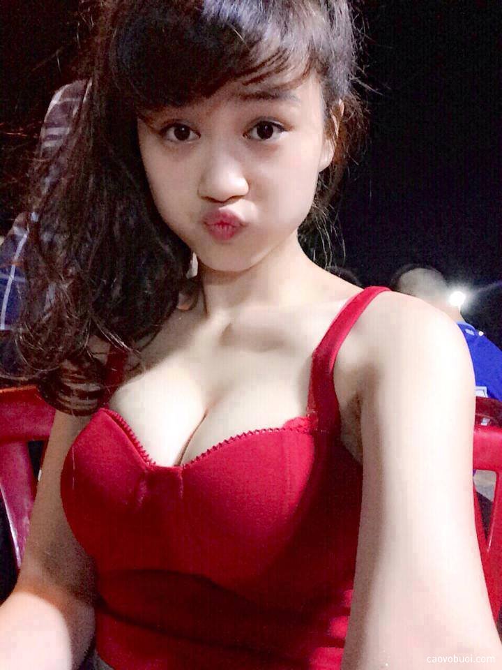 Ảnh girl xinh khoe vòng 1